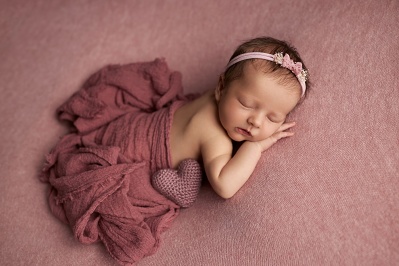 newborn-celenka-ruzova